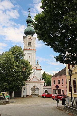 Kirchberg am Walde, Pfarrkirche hl. Johannes der Täufer,  barocke Saalkirche, 1709-1713 durch Baumeister Bartholomäus Hochholdinger erbaut
